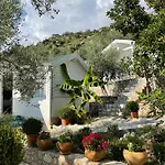 Alevra Ξενοδοχείο *